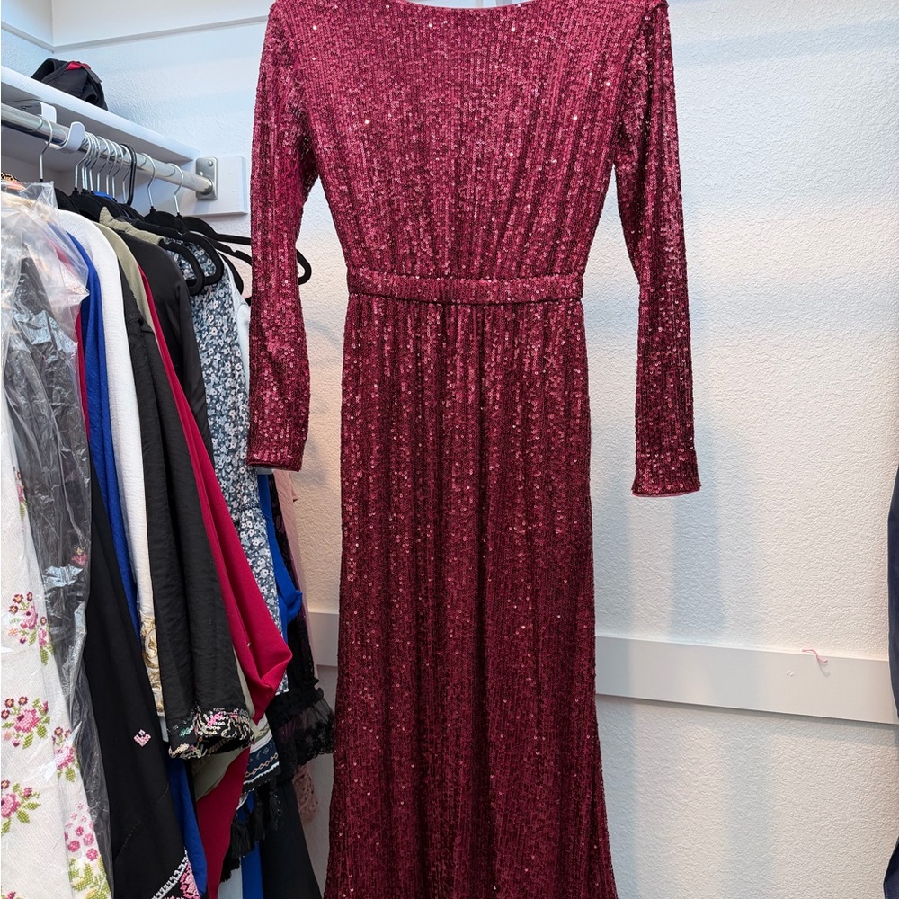 MAGGY LONDON sequined midi dress in cherry red